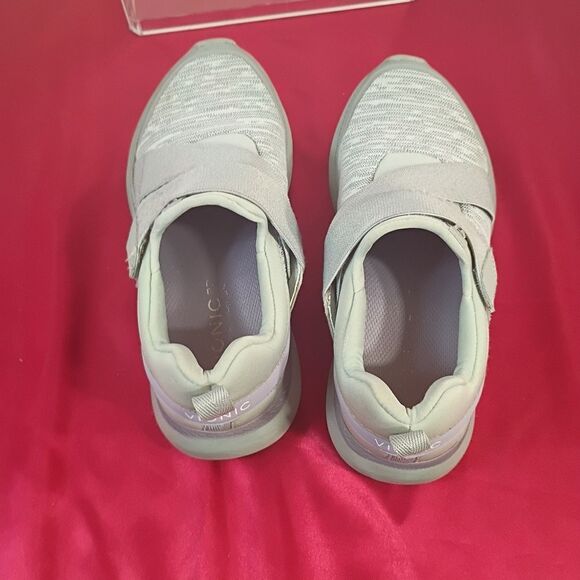 Vionic Woman's SZ 6 Pro  Marlene Adjustable Strap Sneaker, Gray/Purple - Picture 5 of 8